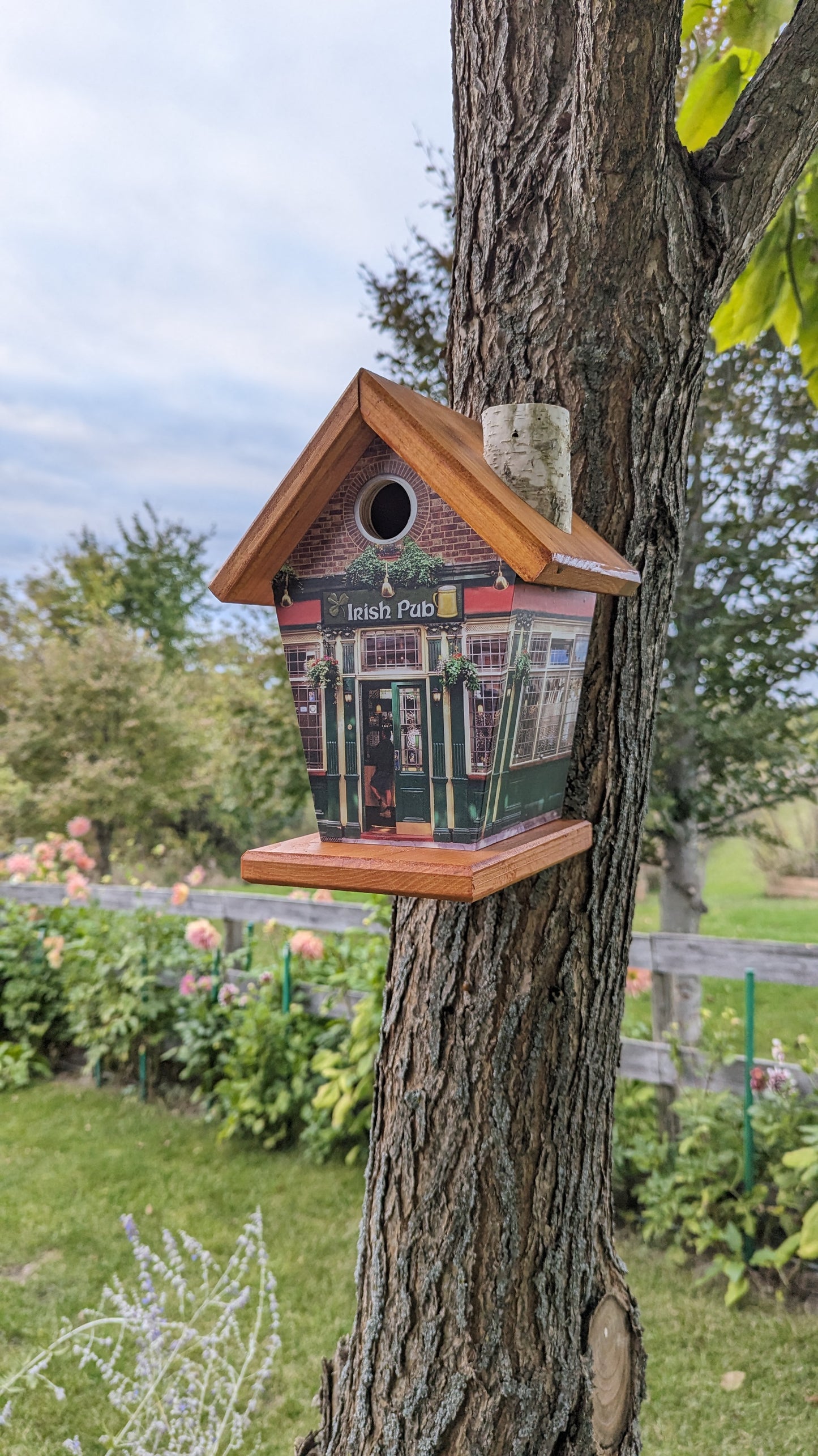 Irish pub birdhouse