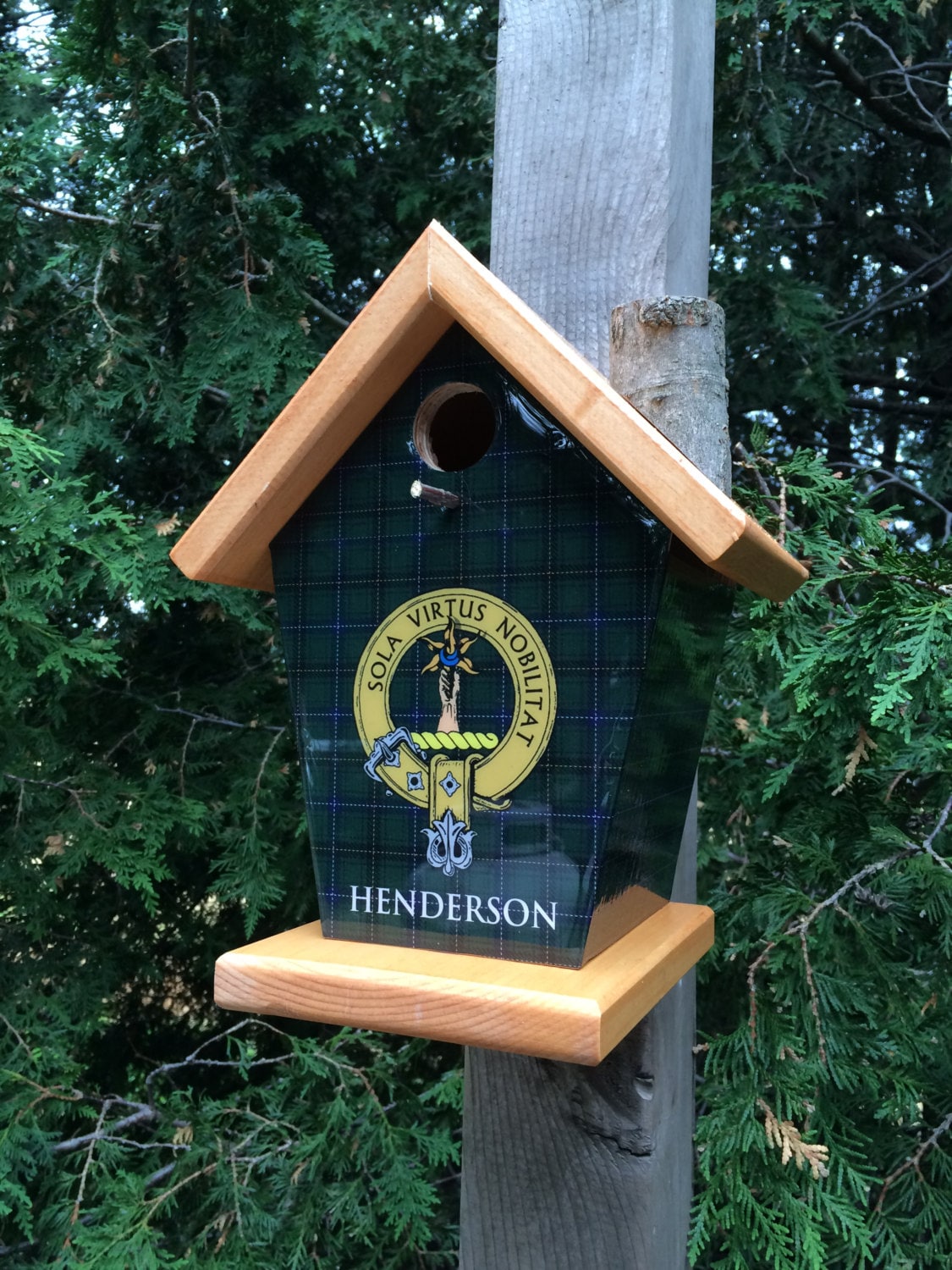 Henderson Crest and Tartan Birdhouse