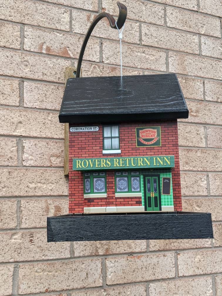 Rover's Return lnn Bird Feeder