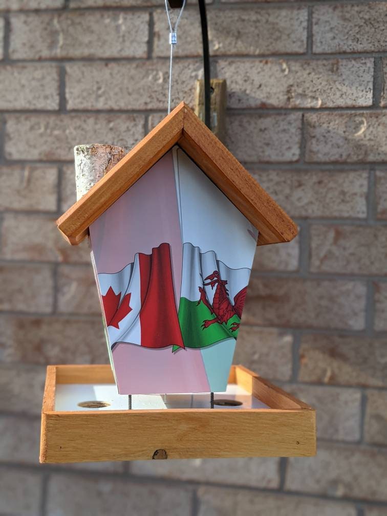 Canada & Wales Flag Feeder
