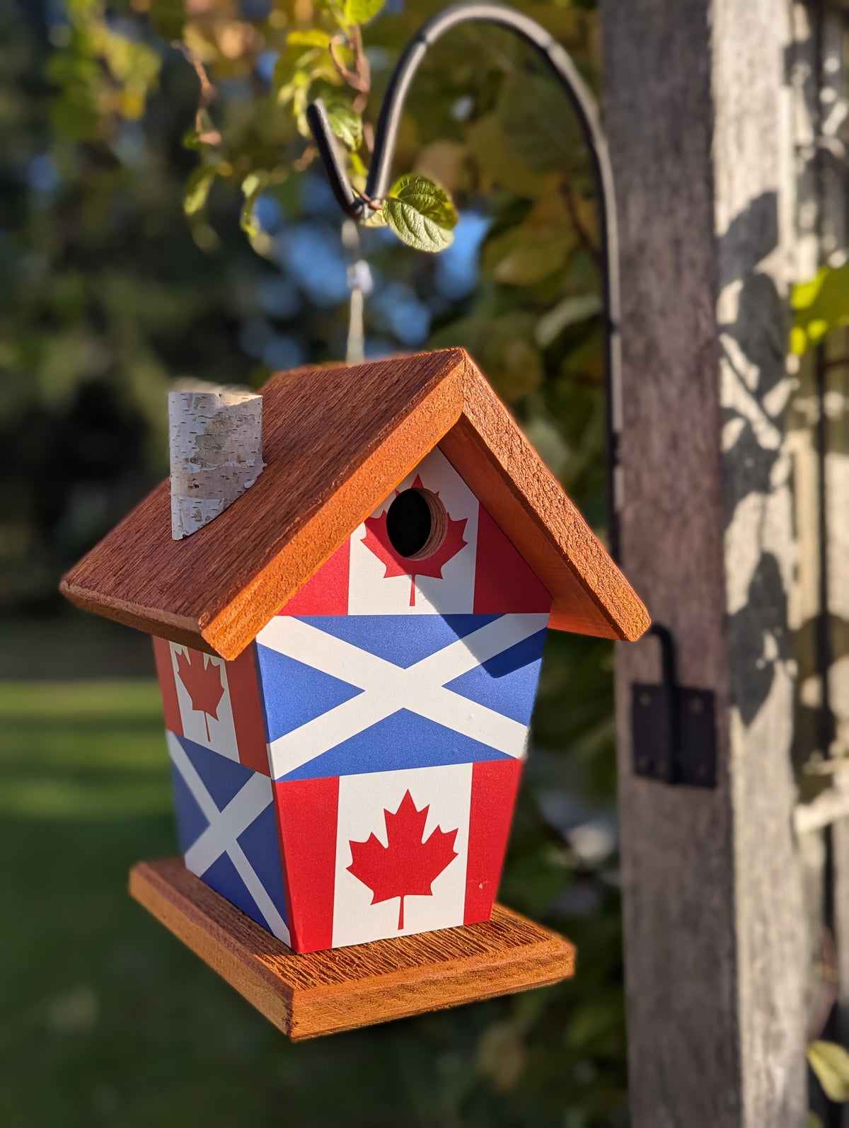 Scotland and Canada flag four-sided birdhouse
