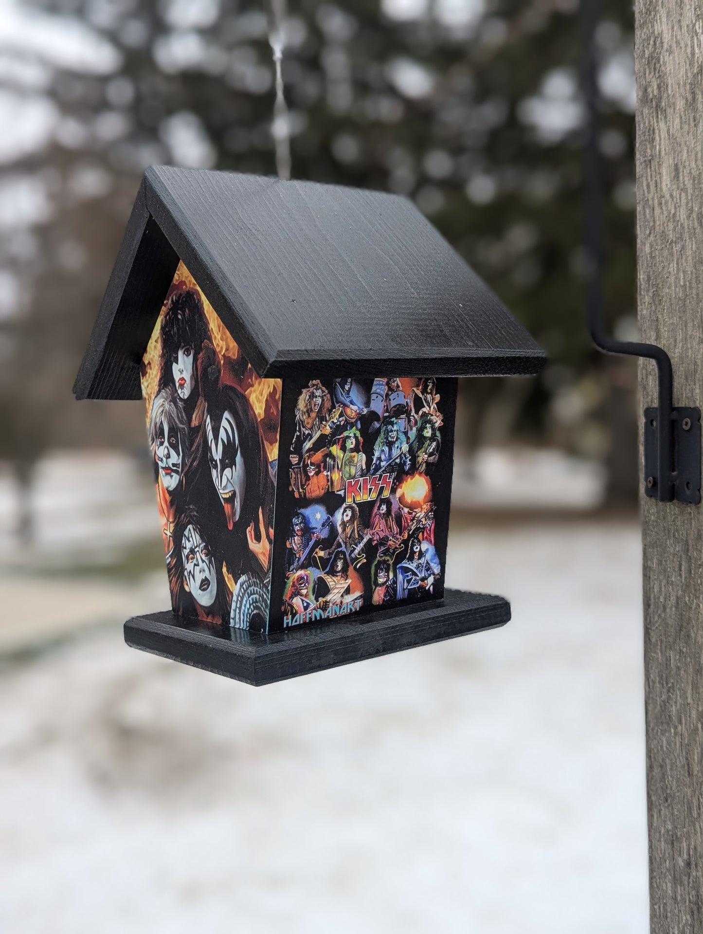 Kiss four-sided birdhouse