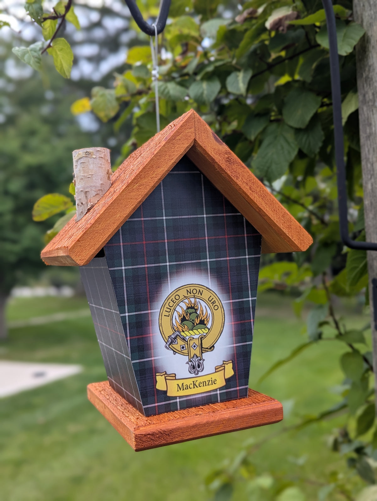 Mackenzie Tartan & Crest four-sided birdhouse