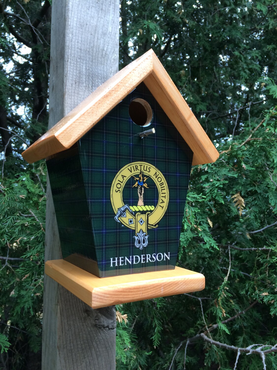 Henderson Crest and Tartan Birdhouse/Feeder